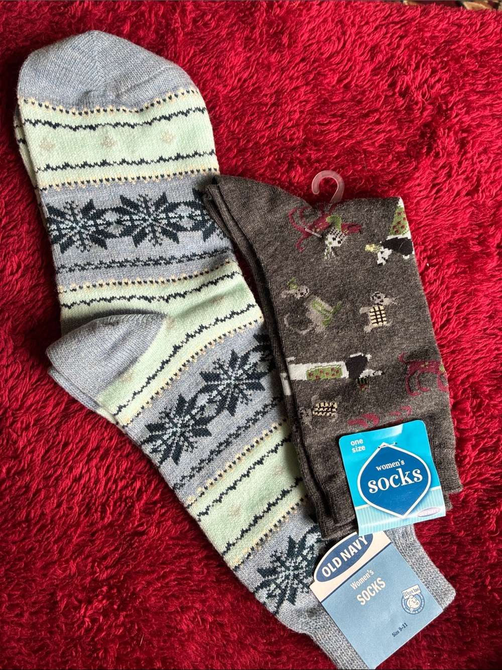 2 pairs of Old Navy women’s socks